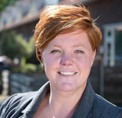 Portretfoto Debbie Dekker