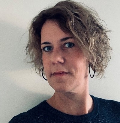 Portretfoto van maatschappelijk werker Debby Jongsma