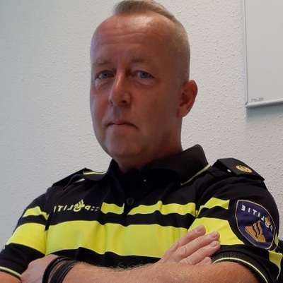 Portretfoto van wijkagent Jan van Ommen